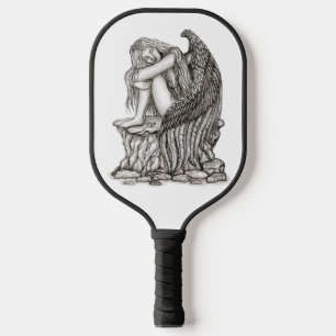Ein schlafender Engel auf dem Stein Pickleball Schläger