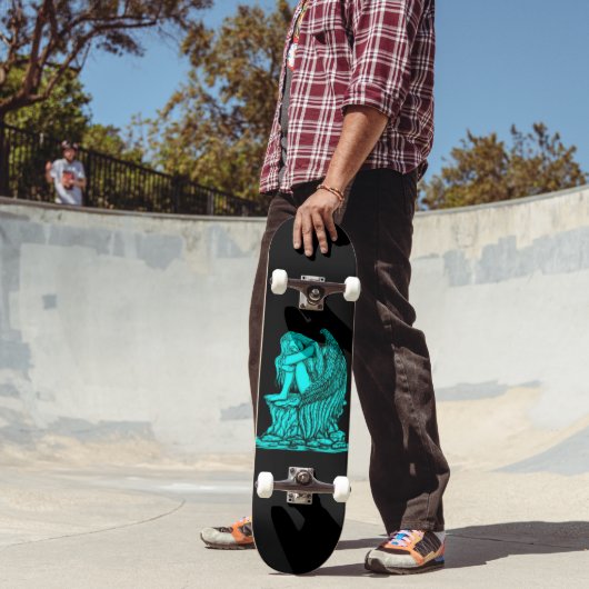 Ein schlafender Engel auf dem Stein Skateboard (Außenbereich 2)