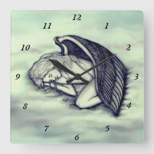 Ein schlafender Engel auf den Himmelswolken in Grü Quadratische Wanduhr