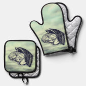 Ein schlafender Engel auf den Himmelswolken Ofenhandschuh & Topflappen-Set (Vorderseite/Rückseite)