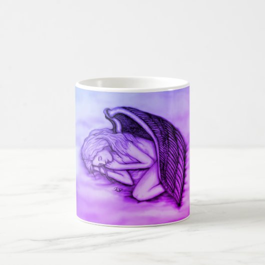 Ein schlafender Engel auf den Himmelswolken Verwandlungstasse (Mittel)