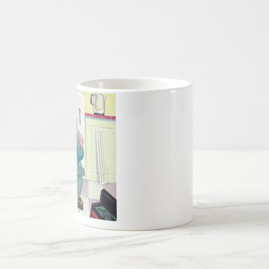 Ein schlampiger Arbeiter, der ein Küchengerät repa Kaffeetasse (Mittel)