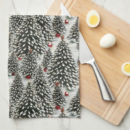 Ein schneebedeckter Wald mit Weihnachtsbäumen Geschirrtuch (Viertel Falte)
