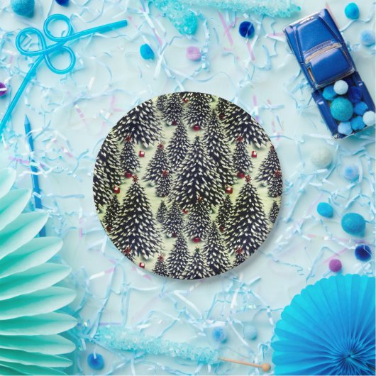 Ein schneebedeckter Wald mit Weihnachtsbäumen Pappteller (Party)