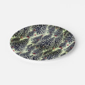 Ein schneebedeckter Wald mit Weihnachtsbäumen Pappteller (Schrägansicht)