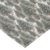 Ein schneebedeckter Wald mit Weihnachtsbäumen Tischdecke (Schrägansicht)