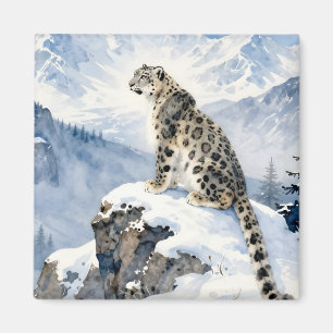 Ein Schneeleopard auf schneebedecktem Gipfel Magnet
