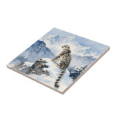 Ein Schneeleopard auf schneebedecktem Gipfel perso Fliese (Seite)