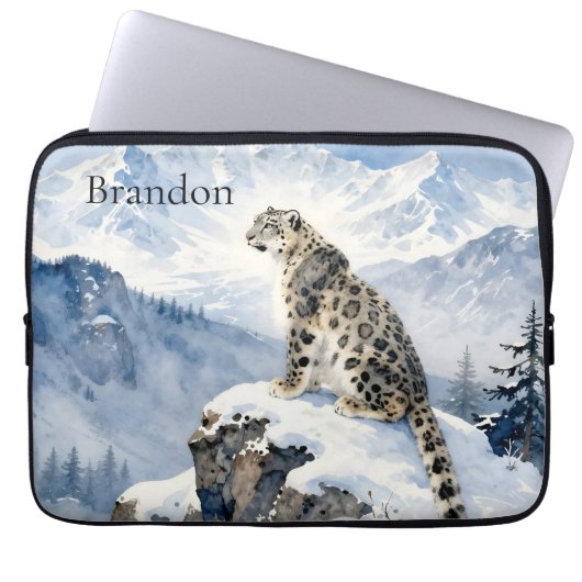 Ein Schneeleopard auf schneebedecktem Gipfel Perso Laptopschutzhülle (Vorderseite)