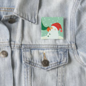 Ein Schneemann, der eine Verzierung auf einem Baum Button (Beispiel)
