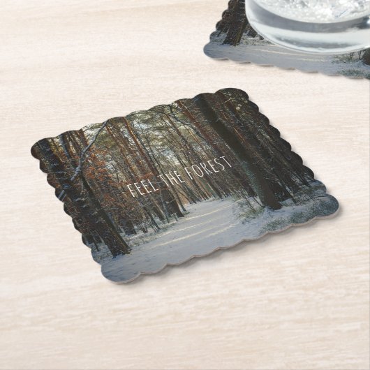 Ein Schneeweg im Kiefernwald Untersetzer (angewinkelt)