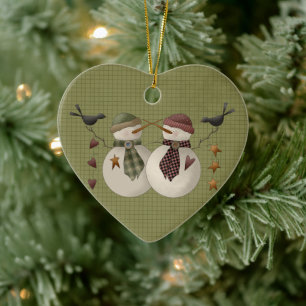Ein schneeweißer Weihnachtsschmuck der Keramik