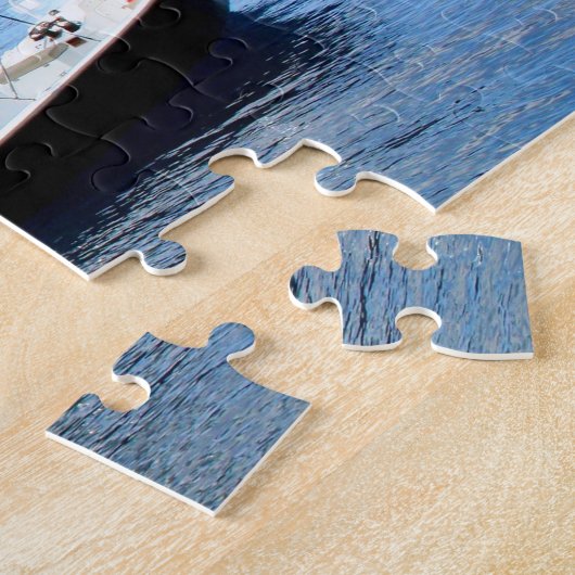 Ein Schnellboot vor den Pitons in Heiliger Lucia Puzzle (Seite)