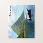 Ein Schnellboot vor den Pitons in Heiliger Lucia Puzzle (Vertikal)