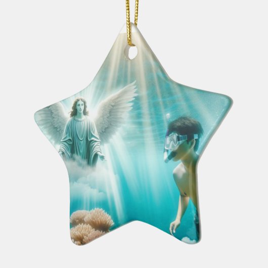 Ein Schnorcheler beherbergt einen Engel im Riff Keramik Ornament (Links)