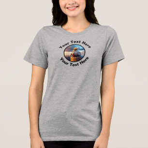 Ein schöner brauner Pelikan mit eigenem Text Tri-Blend Shirt