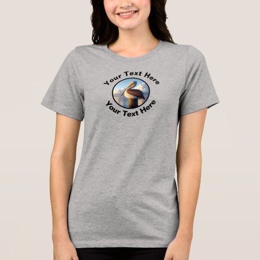Ein schöner brauner Pelikan mit eigenem Text Tri-Blend Shirt (Vorderseite)