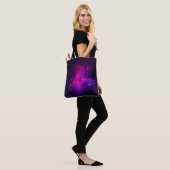 Ein schöner, heller Nebel. Hintergrund Tasche (Am Model)