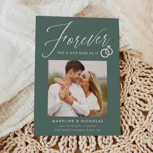 Ein schöner Ring zu ihm die Ankündigung der Verlob