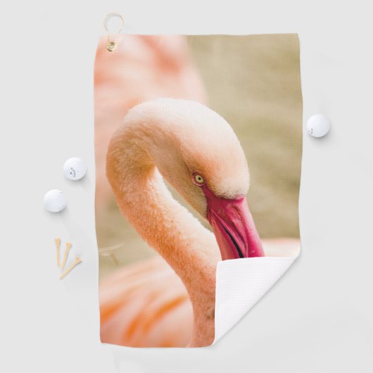 Ein schöner rosa Flamingo Golfhandtuch (Insitu)