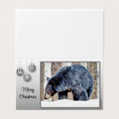 Ein schöner schwarzer Bär im Schnee. (Außenseite Aufgefaltet)