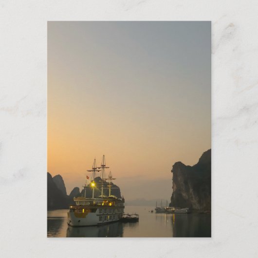 Ein schöner Sonnenuntergang in Halong Bay, Vietnam Postkarte (Vorderseite)