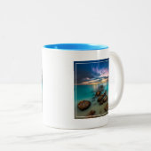 Ein schöner Sonnenuntergang über Anmut-Bucht| Zweifarbige Tasse (VorderseiteRechts)