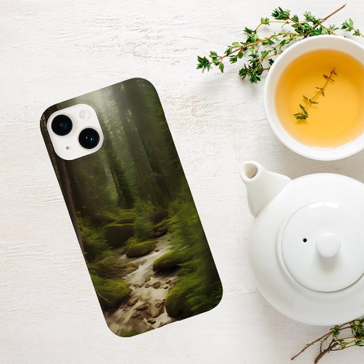 Ein schöner Waldstrom iPhone Hülle