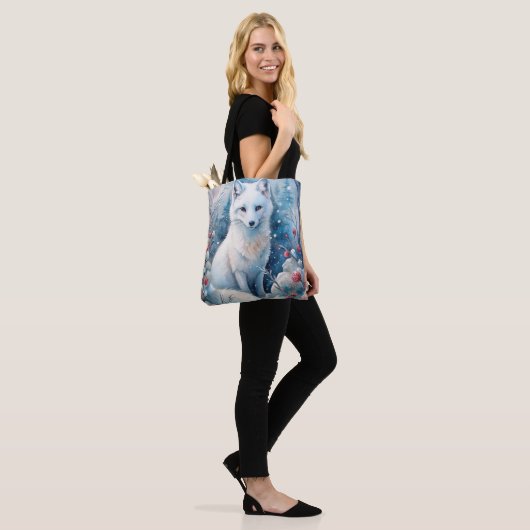 Ein schöner weißer Fox im Winter Tasche (Am Model)