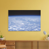 Ein schräger Horizont mit Blick auf die Erdatmosph Leinwanddruck (Insitu (Wohnzimmer))
