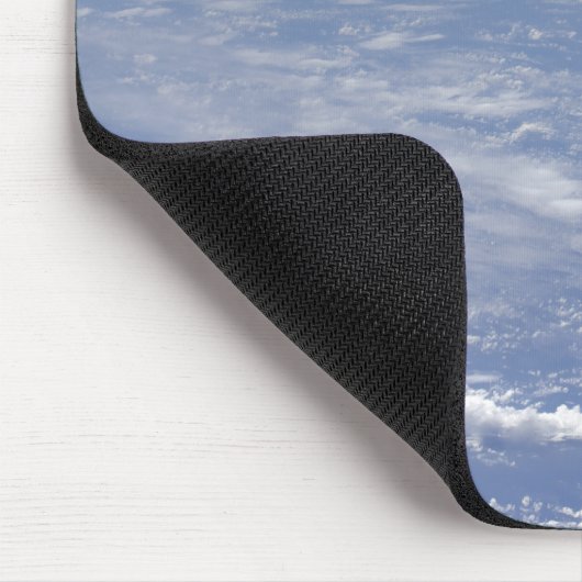 Ein schräger Horizont mit Blick auf die Erdatmosph Mousepad (Ecke)