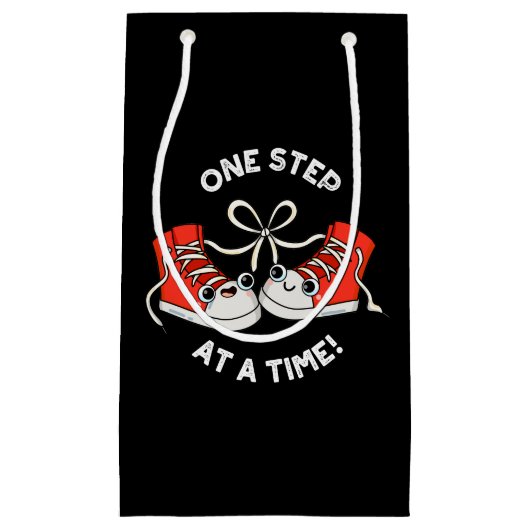 Ein Schritt nach dem anderen lustige Sneaker Puppe Kleine Geschenktüte (Vorderseite)