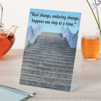 "Ein Schritt zur Zeit"-Zeichen Sockelschild