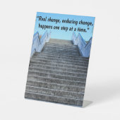 "Ein Schritt zur Zeit"-Zeichen Sockelschild (Vorderseite)