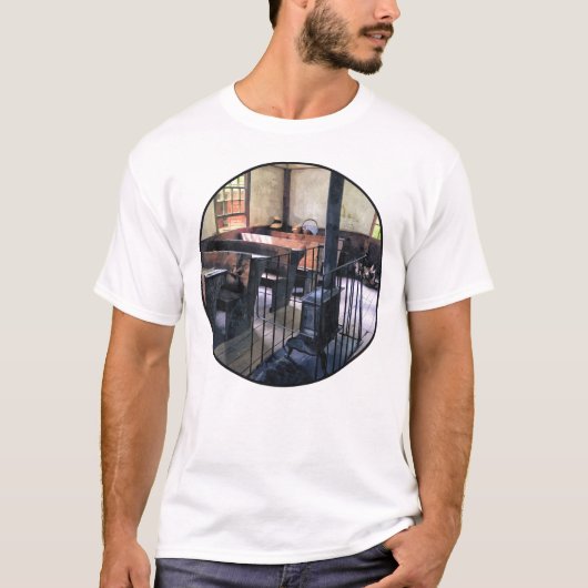 Ein Schulhaus mit Stockwerk T-Shirt (Vorderseite)