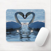 Ein Schwan-Herz-Kuss, Reflexionen der Liebe Mousepad (Mit Mouse)