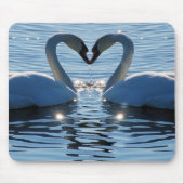 Ein Schwan-Herz-Kuss, Reflexionen der Liebe Mousepad (Vorne)