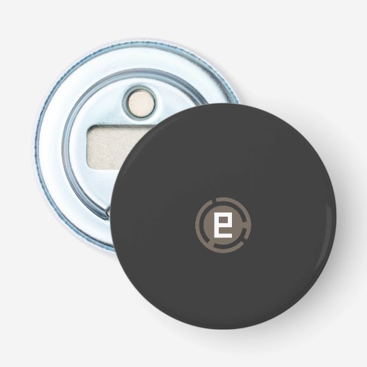 ein schwarz-braunes Logo mit dem Buchstaben 9 Flaschenöffner (Vorderseite)