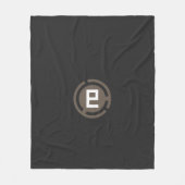 ein schwarz-braunes Logo mit dem Buchstaben 9 Fleecedecke (Vorderseite)