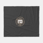ein schwarz-braunes Logo mit dem Buchstaben 9 Fleecedecke (Vorderseite (Horizontal))