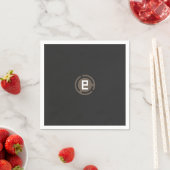ein schwarz-braunes Logo mit dem Buchstaben 9 Serviette (Beispiel)