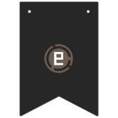 ein schwarz-braunes Logo mit dem Buchstaben 9 Wimpelkette (Dritte Fahne)