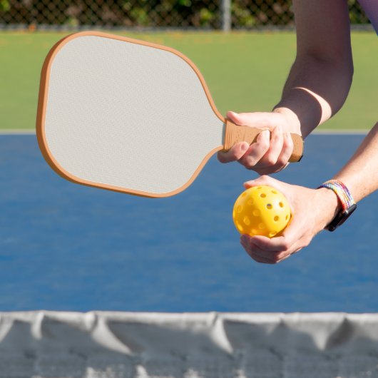 ein Schwarz-Weiß-Foto eines Mannes in einem Anzug  Pickleball Schläger (InSitu)