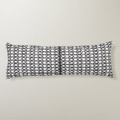 ein Schwarz-Weiß-Foto eines Musters Seitenschläferkissen (Rückseite)