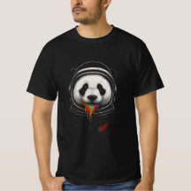 Ein schwarz-weißer Panda-Bär, der einen Raumanzug