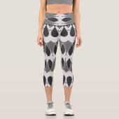 Ein schwarz-weißes trendiges Stoffmuster Design Ca Capri Leggings (Vorderseite)