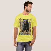 Ein schwarzer Bär, umgeben von Yucca-Blume 1 T-Shirt (Vorne ganz)