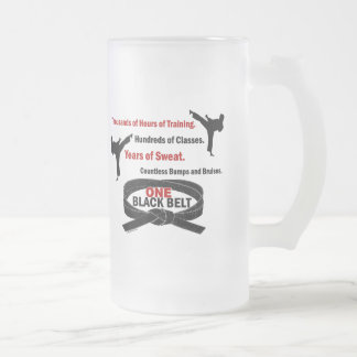 EIN schwarzer Gurt 1 KARATE-T - SHIRTS u. KLEID Mattglas Bierglas