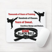EIN schwarzer Gurt 1 KARATE-T - SHIRTS u. KLEID Mousepad (Mit Mouse)