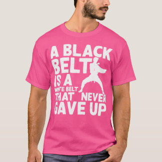 Ein schwarzer Gürtel ist ein weißer Gürtel, der ni T-Shirt
